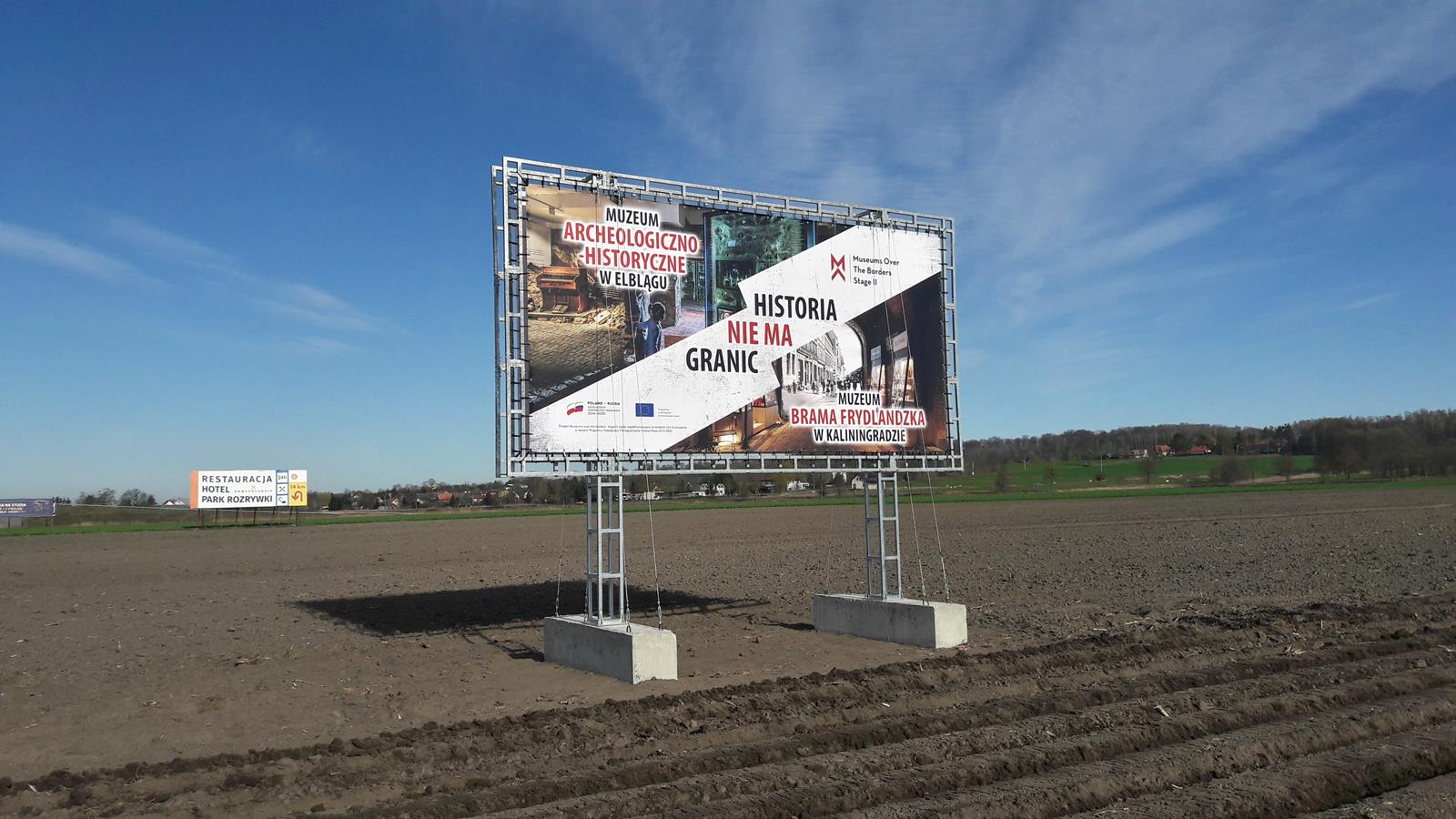 Konstrukcje wielkoformatowe przy autostradach